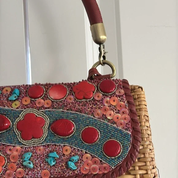 PreOwned Excellent Condition Gendhis Ratan bag with 2 straps - Picture 9 of 16